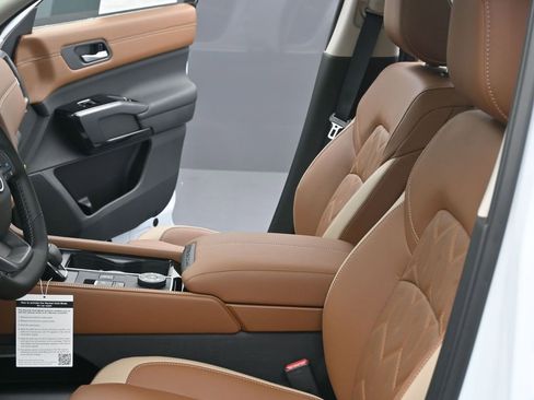 New 2026 Nissan Pathfinder Platinum AWD/4WD image 17