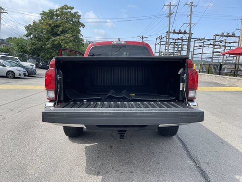 Certified 2022 Toyota Tacoma SR5 AWD/4WD image 13