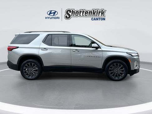 Used 2023 Chevrolet Traverse RS image 9