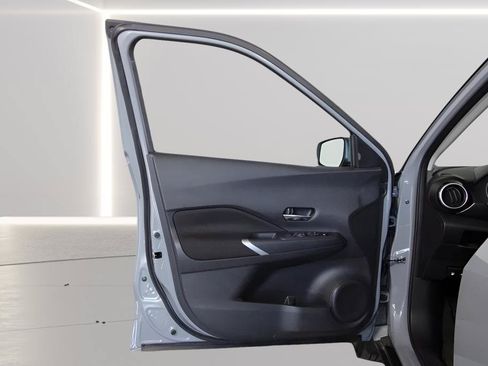 Used 2024 Nissan Kicks SV FWD image 12