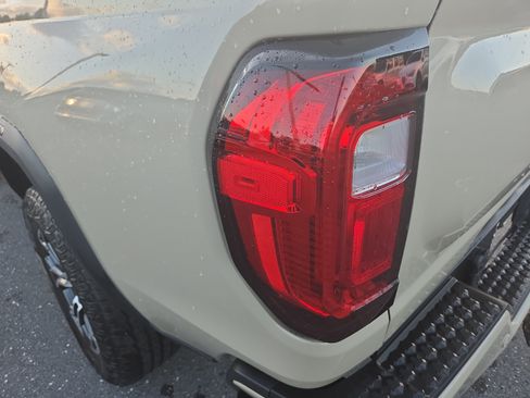 Used 2023 GMC Canyon AT4 w/ AT4 Premium Package AWD/4WD image 13