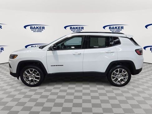 Used 2022 Jeep Compass Latitude image 9