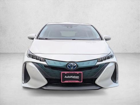 Used 2018 Toyota Prius Prime Plus image 2