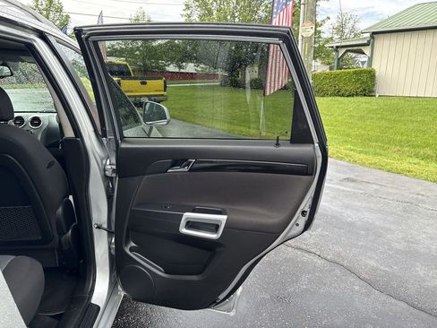 Used 2014 Chevrolet Captiva Sport LT FWD image 23