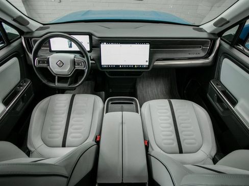 Used 2025 Rivian R1S Adventure Dual AWD/4WD image 16