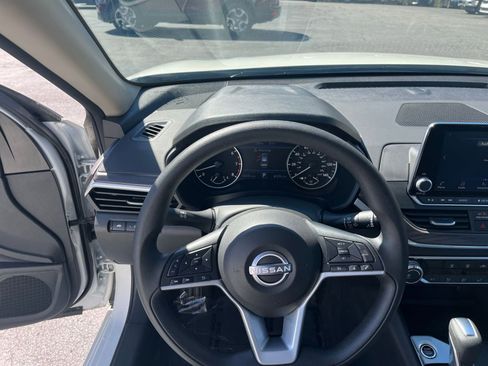 Used 2025 Nissan Altima 2.5 SV image 29