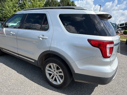 Used 2016 Ford Explorer XLT FWD image 10