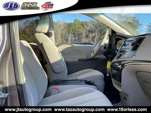 Used 2014 Toyota Sienna LE FWD image 6