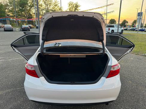 Used 2016 Toyota Camry LE FWD image 13