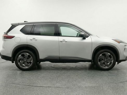 Used 2025 Nissan Rogue SV FWD image 9