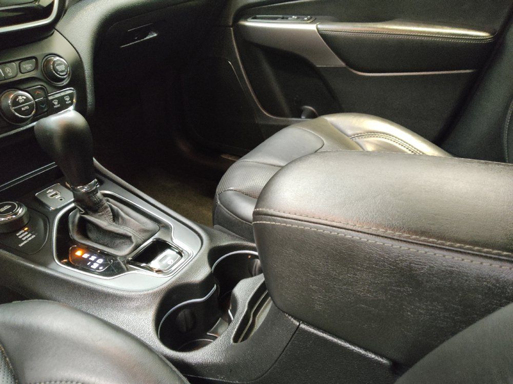 Used 2019 Jeep Cherokee Limited AWD/4WD image 26