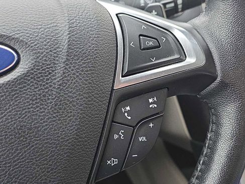 Used 2017 Ford Fusion SE w/ Fusion SE Technology Package image 28