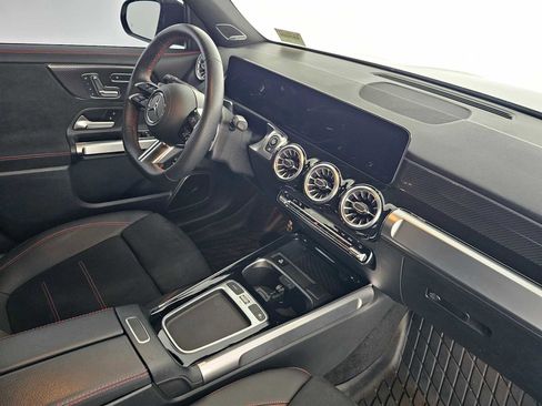 Used 2024 Mercedes-Benz GLB 250 image 11