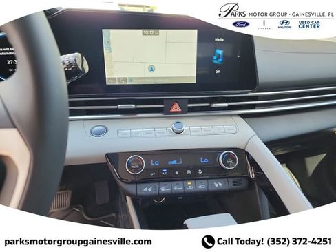 New 2025 Hyundai Elantra Limited FWD image 18