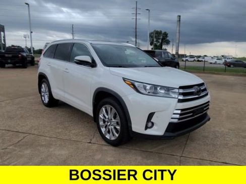 Used 2019 Toyota Highlander Limited Platinum FWD image 2