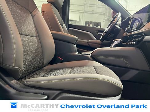 Used 2024 Chevrolet Colorado ZR2 w/ Technology Package AWD/4WD image 31