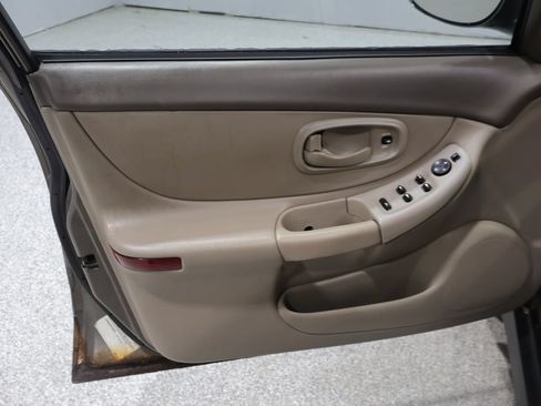 Used 2000 Oldsmobile Intrigue GL FWD image 13