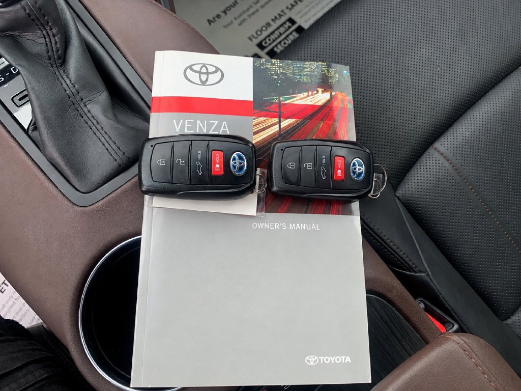 Used 2021 Toyota Venza XLE w/ Softex Package AWD/4WD image 9