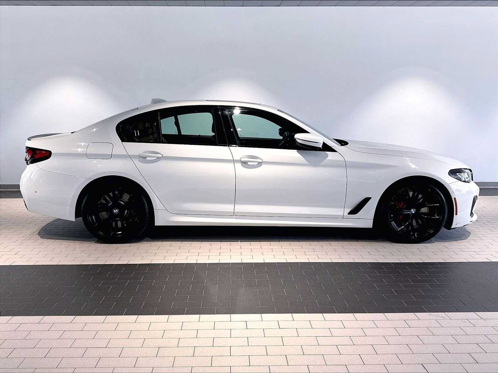 Used 2023 BMW M550i xDrive w/ Executive Package AWD/4WD image 11