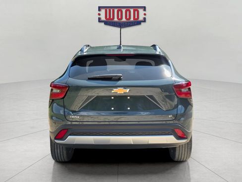 New 2026 Chevrolet Trax LT w/ LT Convenience Package FWD image 3