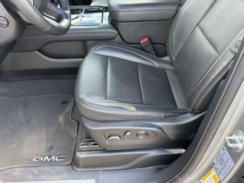 Used 2025 GMC Yukon Denali AWD/4WD image 8