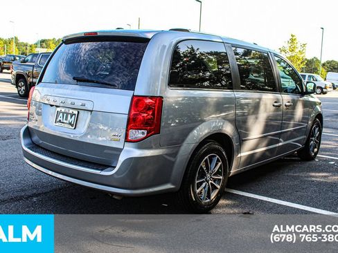 Used 2017 Dodge Grand Caravan SXT FWD image 5