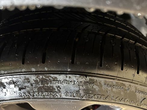 Used 2023 Tesla Model Y Performance image 11