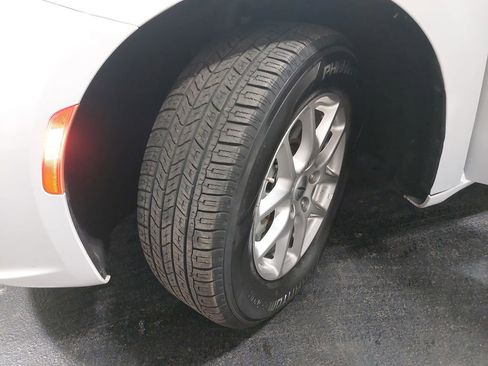 Used 2024 Chrysler Pacifica Touring-L image 32