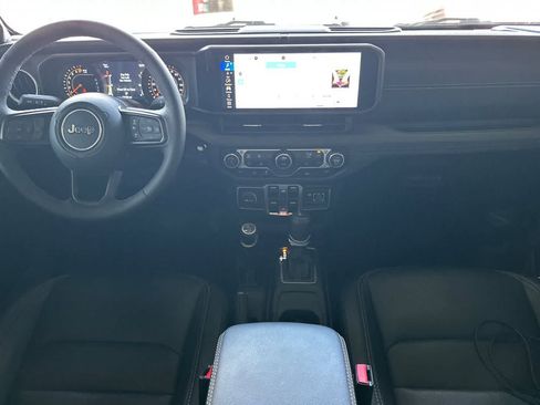 Used 2025 Jeep Gladiator Sport AWD/4WD image 4