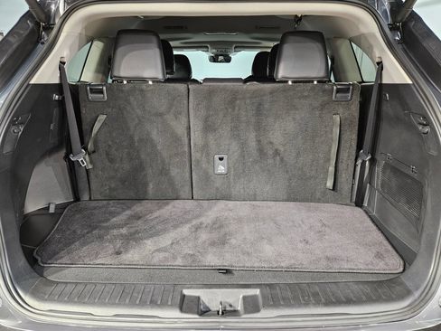 Used 2025 Toyota Highlander XLE AWD/4WD image 18