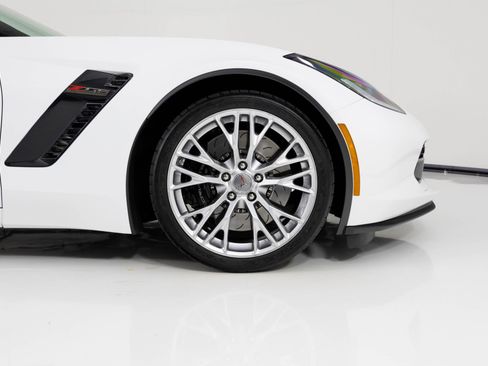 Used 2015 Chevrolet Corvette Z06 w/ 3LZ Preferred Equipment Group image 14