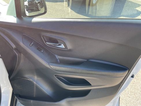 Used 2022 Chevrolet Trax LT image 29