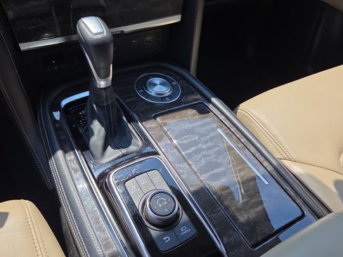 Used 2022 Nissan Armada Platinum w/ Captain's Chairs Package RWD image 23