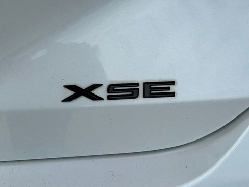 Used 2019 Toyota Avalon XSE image 13