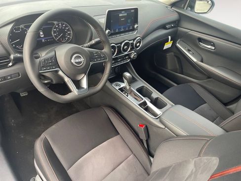 New 2025 Nissan Sentra SR w/ Midnight Edition image 17