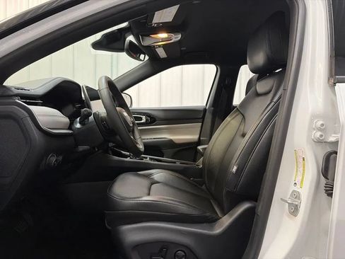 Used 2025 Jeep Compass Limited AWD/4WD image 11