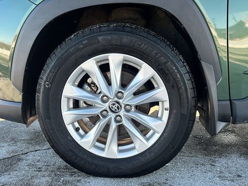 Used 2024 Toyota Corolla Cross LE image 9