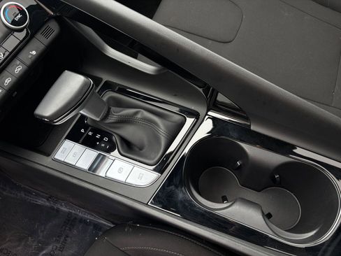 Used 2025 Hyundai Elantra SEL image 48