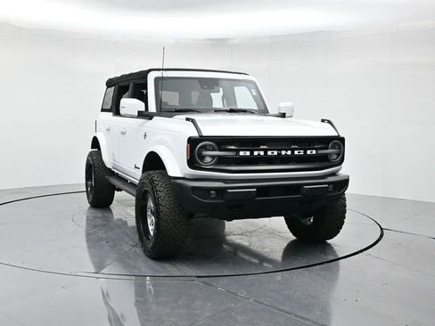 Used 2022 Ford Bronco Outer Banks image 4