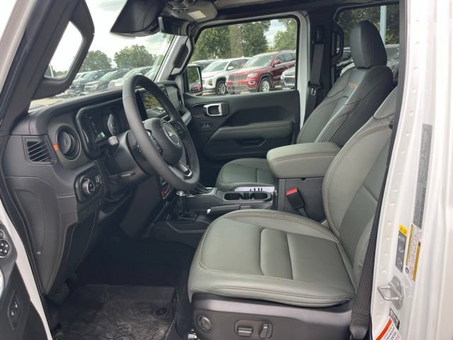 Used 2026 Jeep Gladiator Mojave AWD/4WD image 13