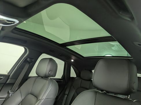 Used 2025 Porsche Macan image 19