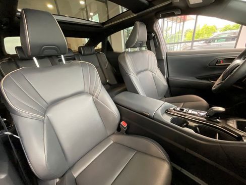 Certified 2024 Toyota Crown Platinum AWD/4WD image 17