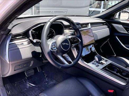 Used 2023 Jaguar XF SE RWD image 14