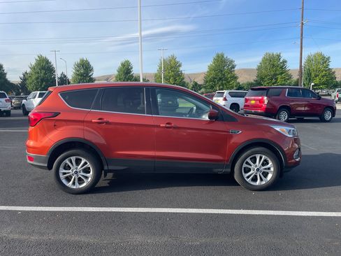 Used 2019 Ford Escape SE AWD/4WD image 2