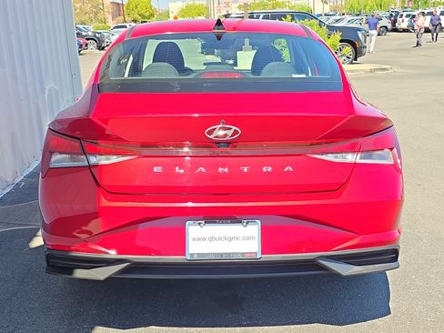 Used 2023 Hyundai Elantra SEL w/ Preferred Accessory Package FWD image 6