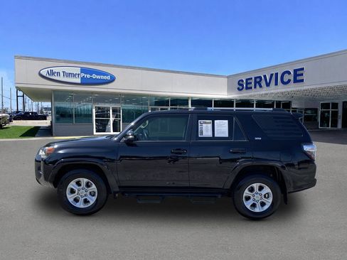 Used 2021 Toyota 4Runner SR5 Premium w/ Moonroof Package RWD image 5