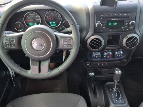 Used 2017 Jeep Wrangler Unlimited Sport w/ Connectivity Group AWD/4WD image 31