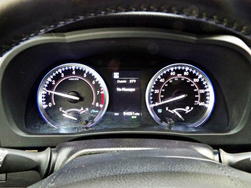 Used 2019 Toyota Highlander SE AWD/4WD image 17
