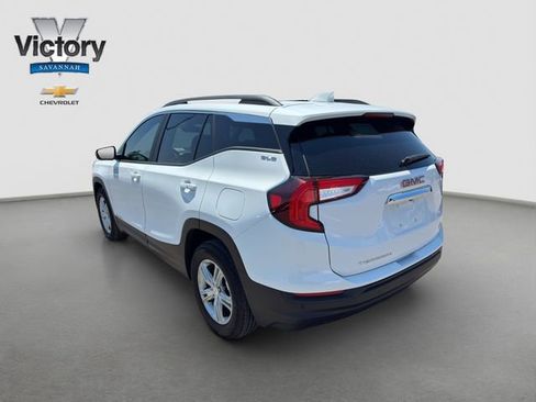 Used 2024 GMC Terrain SLE w/ Driver Convenience Package FWD image 5
