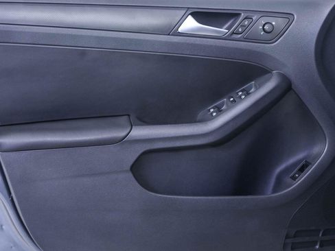 Used 2012 Volkswagen Jetta SE FWD image 6